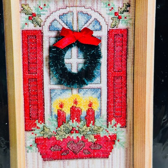 Displaymates Cross Stitch Kit w/Shadow Box Window Wreath Kit - New - Picture 3 of 5